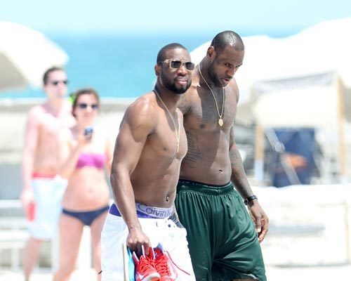 NBA独家纪念！詹姆斯球衣专属补丁引发退役猜想