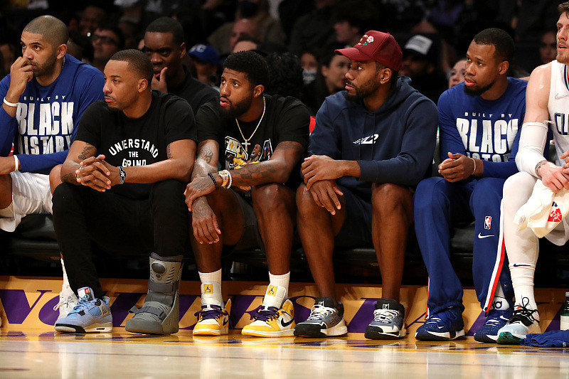 [NBA]福克斯挺身而出 突破上篮止住颓势